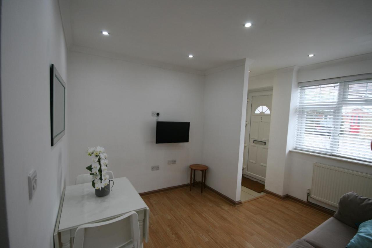 Molesey Near Hampton Court, Viking Short Stays West Molesey Exterior foto