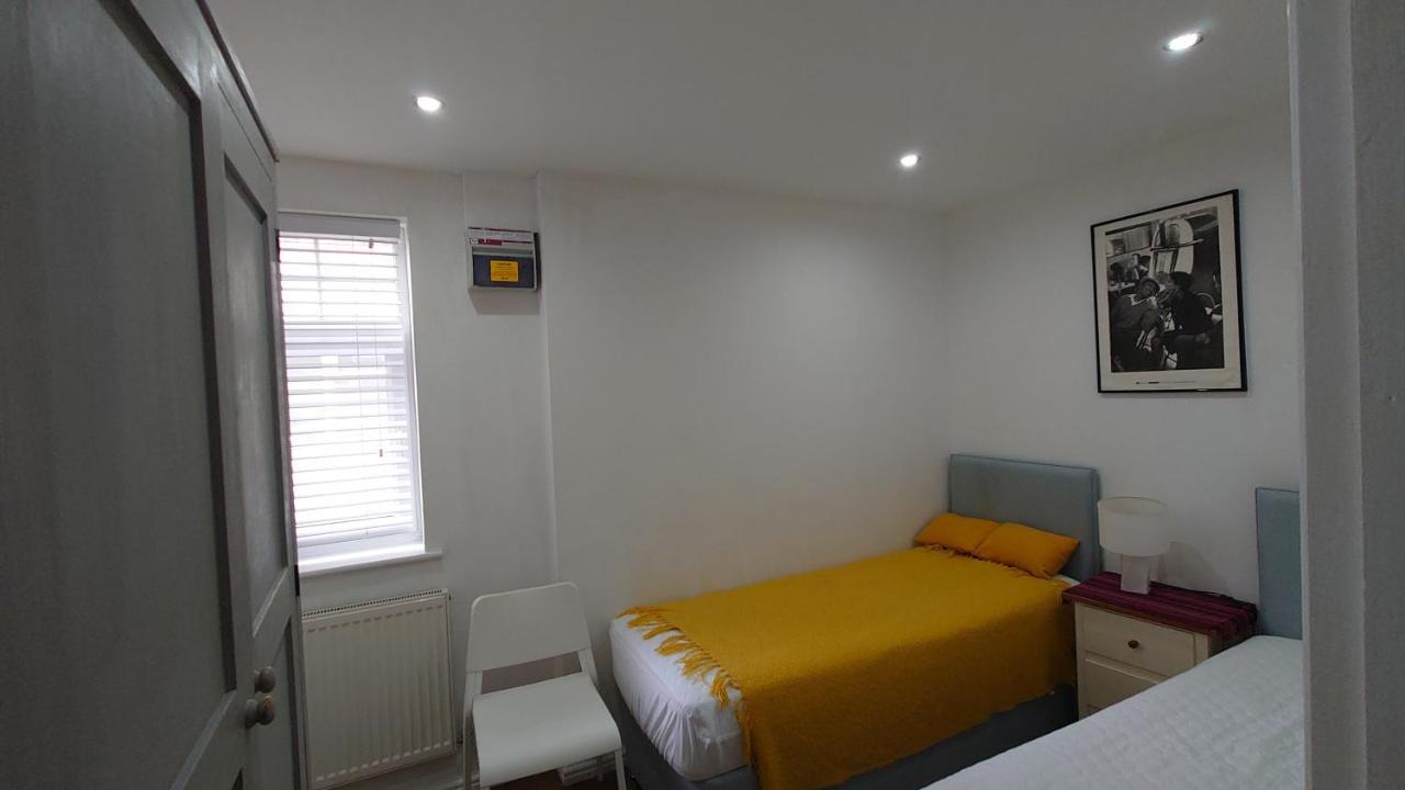 Molesey Near Hampton Court, Viking Short Stays West Molesey Exterior foto